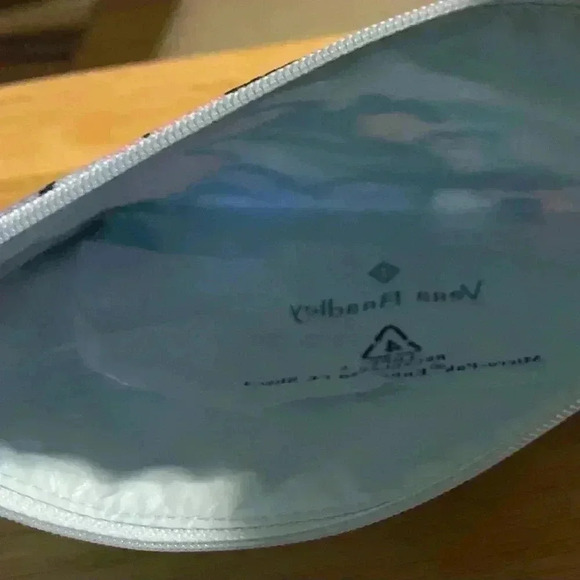 🆕 VERA BRADLEY Laid Back Days Await WRISTLET NWT - Picture 5 of 7